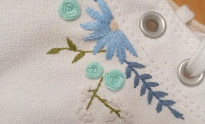 Broderie à la main sur des chaussures à Beaurainville, Pas-de-Calais, FASHION Création